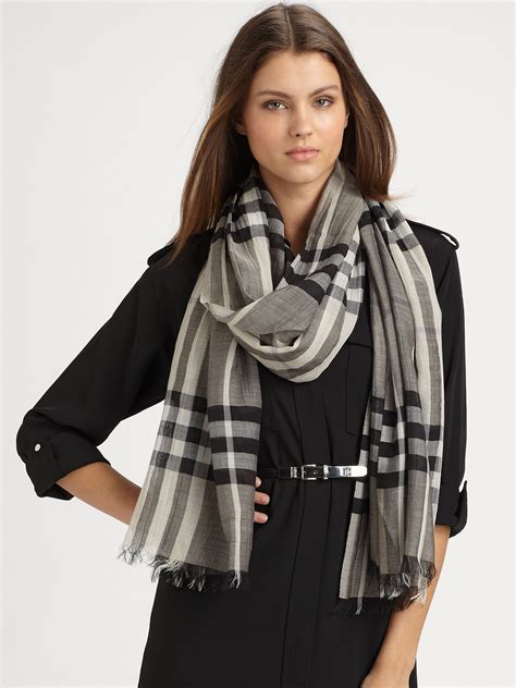 burberry scarf women